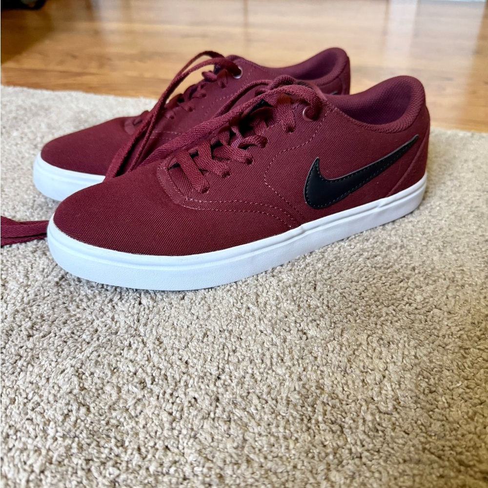 Nike Men's Maroon and Black Sneakers